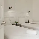 Cosy 5 אכסניה *